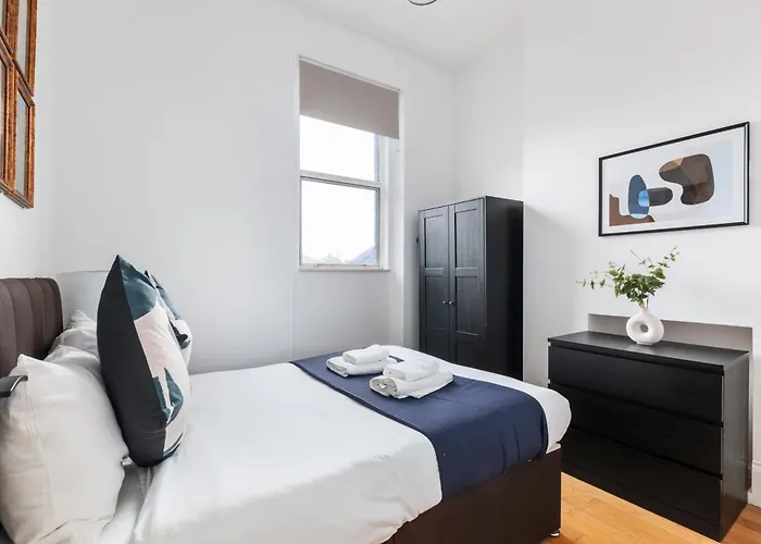 Acton Central Apartment